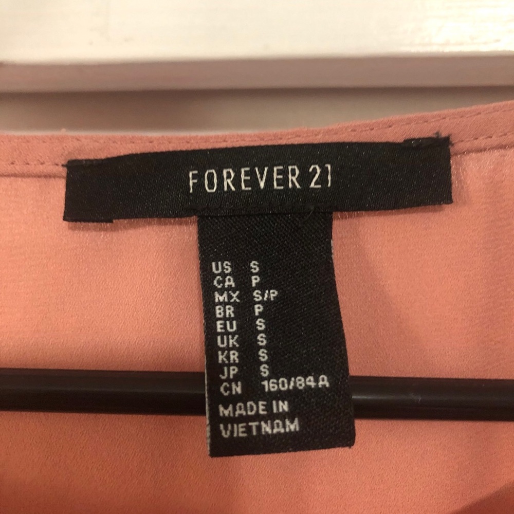 Pink blouse - Picture 2 of 2